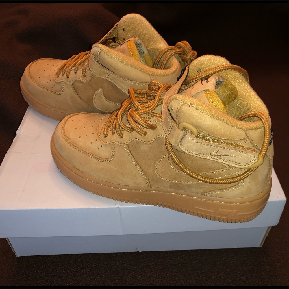 Nike Force 1 Mid